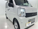 明るいライトが夜道を明るく照らしてくれます。 運転する上で、道路状況をいかに早く認識できるか重要なポイントです。 白色光が暗い道も明るく照らしてくれますよ。