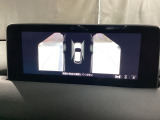 左右の前輪付近を拡大し確認も可能です。狭い場所を通行する際や、車を路肩に寄せる際に重宝します♪