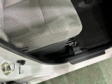 痛みの出やすい運転席シートの角、フロアマット、座面、ともに良好です