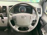 インテリアに合わせたデザインのステアリングは、運転される方のことも考え、運転しやすい形状、大きさです。是非一度、実際に触ってお確かめください。