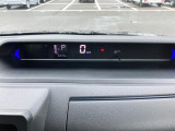 センターメーターを採用しております^^視線の移動が少なく、より安全な運転ができますね!