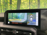 【パノラミックビューモニター】専用のカメラにより、上から見下ろしたような視点で360度クルマの周囲を確認することができます☆死角部分も確認しやすく、狭い場所での切り返しや駐車もスムーズに行えます。