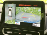 後方確認をサポートするモニターで、安全な運転を支援。狭い場所での駐車も安心です。運転に自信がない方にもおすすめです。