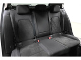 安全性と快適性を追求した、少し硬めのシート。 これは長時間の運転や渋滞などの状況でも、身体の疲労度が少ないことを求めたものです。