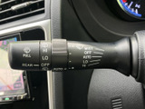 雨天時でもクリアな視界を確保できるワイパーレバーです。運転状況に合わせて、最適な拭き取りを調整できます。
