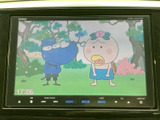 停車中には、TVの視聴が可能です。休憩時間などに、番組を楽しむことができます。移動中の待ち時間を有効活用できます。(※運転中の視聴は法律で禁止されています)。