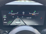 ◆アドバンスドドライブディスプレイ◆センターディスプレイと一体感のある統合型インターフェースディスプレイを採用。12.3インチカラーディスプレイに様々な機能の作動状態を表示したり設定することができます!