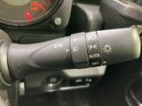 操作しやすいウインカーレバーで、安全な車線変更をサポート。直感的な操作感で、スムーズな運転を支援します。