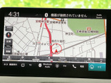 高精細な地図表示で、スムーズなナビゲーションを実現します。目的地までの道順を分かりやすく案内してくれます。