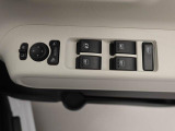 パワーウィンドゥ 運転席ドアスイッチ照明付です。電動格納ミラーも手元でワンモーションで可能です。