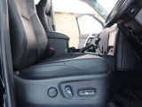 パワーシート搭載。微妙な調整が手軽にでき、ピッタリなポジションで運転することが可能です。