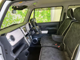 視界が広く、運転しやすい室内空間です。操作系の配置も考え抜かれており、直感的に操作できます。快適なドライブをサポートします。