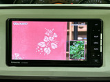 停車中に楽しめるTV機能。移動中の待ち時間を有効活用できます。様々な映像コンテンツでリラックスした時間を過ごせます。