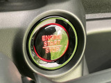 操作しやすい位置に配置されたウインカーレバー。スムーズな操作で、安全な車線変更をサポートします。日常の運転をより快適に。