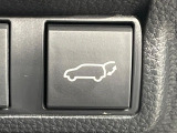 【パワーバックドア】スマートキーや運転席のボタンを押すだけでリアゲートが自動で開閉します!荷物を持っている時や、高い位置にあるバックドアを閉める際に便利な機能です♪