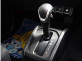 『1台』のお車に対して、3名体制で日々議論を重ね仕入れを行っております。