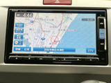 鮮明な地図表示で、道に迷う心配はありません。目的地までの最適なルートを検索し、安全運転を支援します。