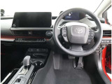 運転席側から見た写真です、お車にマッチングするように考えられたインパネデザイン!沢山のスイッチ類も運転させる方が使いやすい位置に配置されていますね!