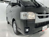 明るいライトが夜道を明るく照らしてくれます。 運転する上で、道路状況をいかに早く認識できるか重要なポイントです。 白色光が暗い道も明るく照らしてくれますよ。