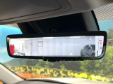 【デジタルインナーミラー】後席の大きな荷物や同乗者で後方が確認しづらい時でも安心!カメラが撮影した車両後方の映像をルームミラー内に表示。クリアな視界で状況の確認が可能です!