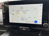 純正ナビを装備。タッチパネル式で使いやすく、お出かけもラクラクです。