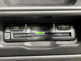 【ETC】有料道路を利用する際に料金所で停止することなく通過できる、ETC車載器(ノンストップ自動料金収受システム機器)が装備されています。セットアップを行うことで利用可能になります。
