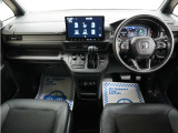 とても握りやすいステアリング!運転手の気持ちがそのまま伝わるかのような反応をしてくれます!小物入れや各ボタンの配置にこだわり、とても使いやすいです !視認性も良好なのでロングドライブもお任せ下さい!
