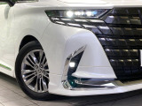 【3眼LEDヘッドライト】悪天候や夜間走行時も良好な視界を確保し安心して運転できる高輝度LEDヘッドライトを装備!点灯速度が早く、消費電力も抑えられていま
