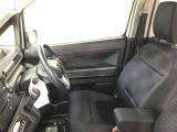 高いホールド性で運転姿勢が安定します。長距離ドライブでも疲れにくいのが魅力です。快適なドライビングライフをお送りください♪