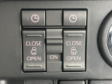 【両側パワースライドドア】スマートキーや運転席のスイッチで後席両側スライドドアの開閉が可能♪電動だから力を入れてドアを開ける必要が無く、小さなお子様でも簡単に開け閉めでき快適です♪