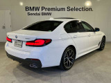 BMW xDriveの魅力は、走行状況と路面状況の変化をリアルタイムに把握し、4輪のトラクションを絶えず最大限に保つことで、どんなコンディションにおいても揺るぎない走りを実現させてくれます。