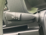 雨天時でもクリアな視界を確保できるワイパー操作は、安全運転に欠かせません。操作感も良く、快適なドライブをサポートします。
