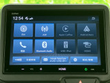 使いやすいインターフェースのナビ・オーディオ。運転に必要な情報を的確に表示し、快適なドライブをサポートします。スマホ連携機能も搭載。
