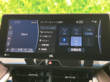 多彩な音源に対応したオーディオシステム。お好みの音楽を楽しみながら、快適なドライブをお過ごしいただけます。高品質なサウンドで、車内空間を彩ります。