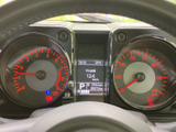 視認性の高いメーターで、運転に必要な情報を的確に把握できます。洗練されたデザインが、快適なドライブをサポートします。