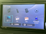 CDやUSB、Bluetoothなど、多様なメディアに対応。お好みの音楽をクリアな音質でお楽しみいただけます。
