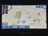 目的地までスムーズに導いてくれる頼もしいカーナビゲーションシステム。高精細な地図表示で、運転中の安心感を高めます。細かな道順もわかりやすく表示。