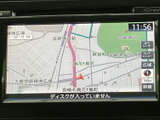 見やすい地図表示で、スムーズなルート案内をサポートします。初めての場所でも安心して運転していただけます。