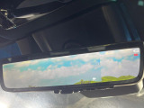 【デジタルインナーミラー】後席の大きな荷物や同乗者で後方が確認しづらい時でも安心!カメラが撮影した車両後方の映像をルームミラー内に表示。クリアな視界で状況の確認が可能です!
