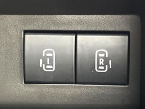 【両側パワースライドドア】スマートキーや運転席のスイッチで後席両側スライドドアの開閉が可能♪電動だから力を入れてドアを開ける必要が無く、小さなお子様でも簡単に開け閉めでき快適です♪