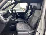 ドライバーの視界を確保した、機能的なコクピット。操作しやすい配置で、運転に集中できます。