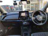 【運転席・インパネまわり】ハンドル・シート・フロアーなど隅々までプロによるクリーニング済み☆彡キレイな車内でドライブが一層快適にお楽しみいただけます!!