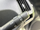 操作しやすい位置に配置されたウインカーレバー。スムーズな操作で、安全な車線変更をサポートします。