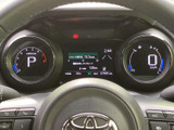 視認性の高いメーター類で、運転に必要な情報を的確に把握できます。走行状況や車載情報を一目で確認可能な設計です。