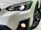 【LEDヘッドライト】悪天候や夜間走行時も良好な視界を確保し安心して運転できる高輝度LEDヘッドライトを装備!点灯速度が早く、消費電力も抑えられています。