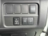 両側が電動スライドドアで、左右どちらからでも乗り降りOK。更に運転席のスイッチ、インテリキーのボタンでも開閉自在。挟み込み防止機能も安心です!
