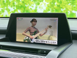 停車中には、地デジTVをお楽しみいただけます。休憩時間などに、ニュースや番組をチェック。後部座席の方も楽しめますね。