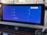 お好みの音楽をクリアに再生。様々な音源に対応し、車内をコンサートホールのような空間に変えます。心地よい音楽と共に。