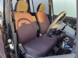 運転席シート廻りは使用感も少なく、良好な状態となっています。丁寧に使われていたことがよくわかりますね。