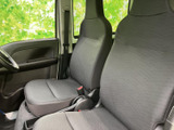 運転席からの視界は良好で、運転に集中できます。シンプルな操作性で、誰でも扱いやすいでしょう。快適なドライブをサポートします。
